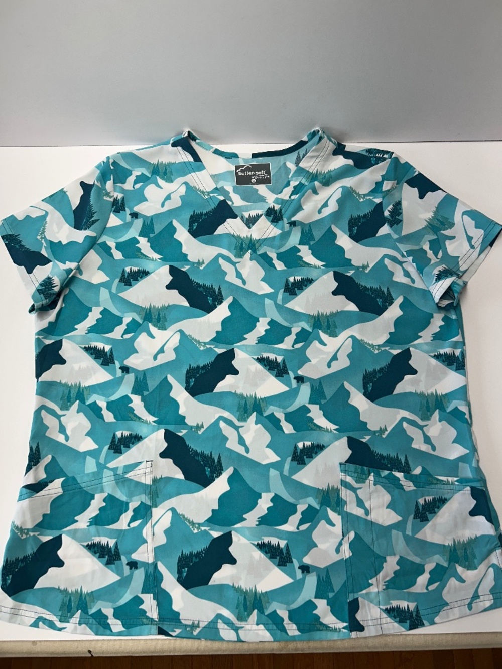 Buttersoft Stretch Teal White Mountain Winter V Neck 3 Pocket Scrub Top Size XL